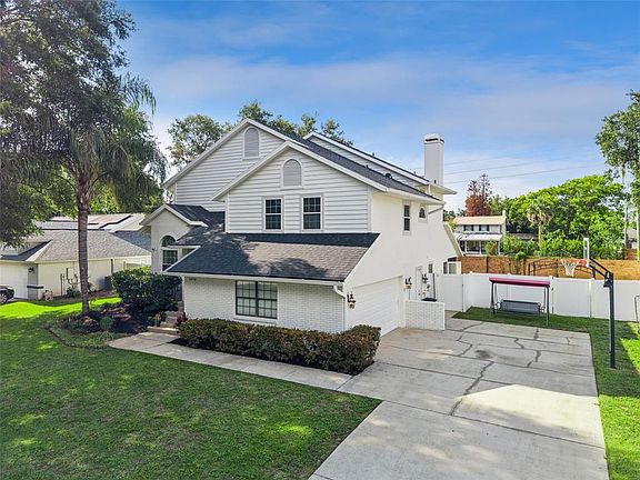 3rd image of 1458 Royal Cir
