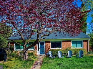 8429 Farrell Dr, Bethesda, MD 20815