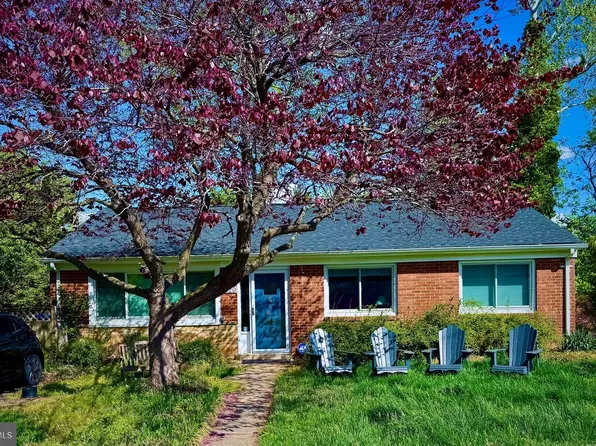 8429 Farrell Dr, Bethesda, MD 20815