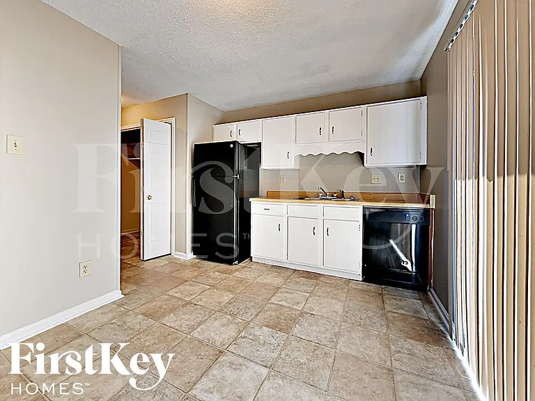 6773 Rockbrook Dr — Photo 5