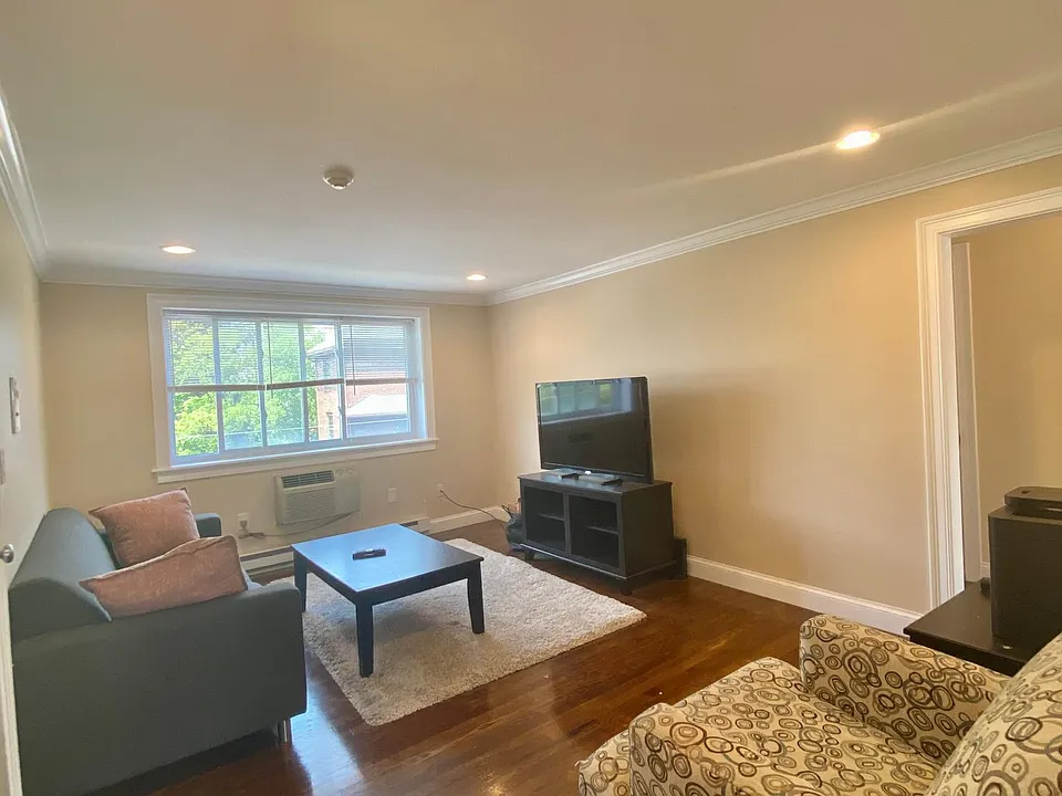 7 Lowell Ave #3