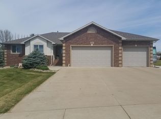 1106 20th St W, Dickinson, ND 58601