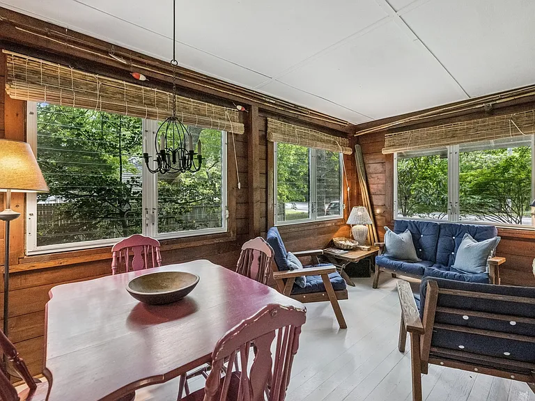 11 Richardson Ave — Photo 8