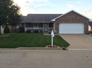 735 Walnut Ridge St, Peosta, IA 52068