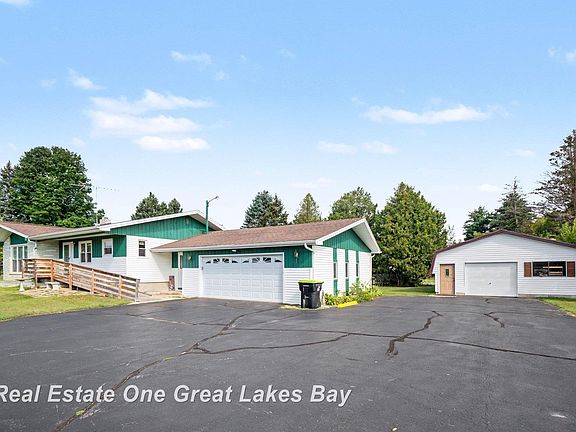 3rd image of 3822 Worth Rd