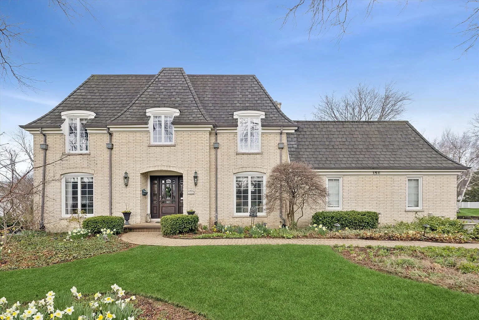 156 Sunset Ave photo 1