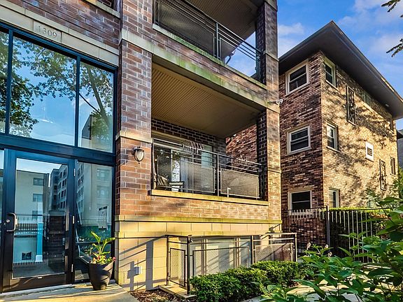 2nd image of 1309 W Lunt Ave APT 2W