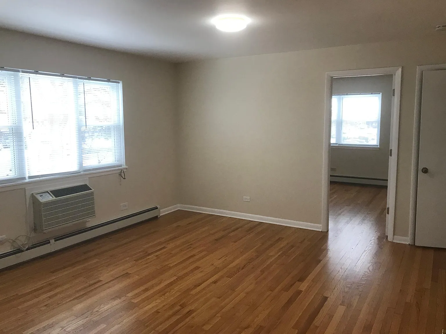 2 bed, 700 sqft, $1,700 — Photo 2