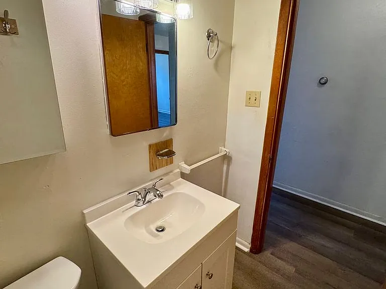 212 North Highland Avenue — Photo 13