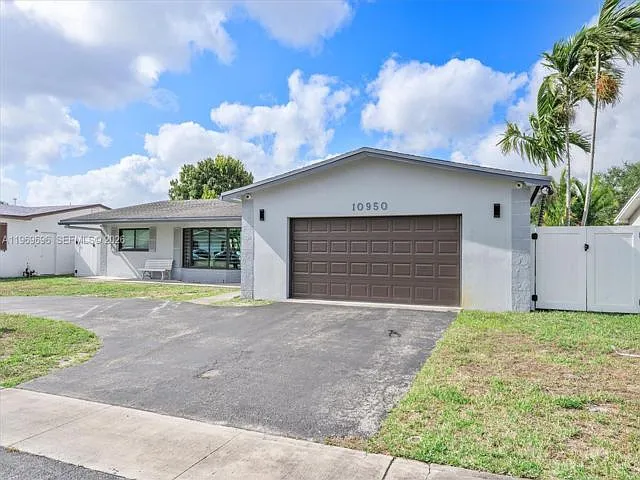 Building Photo - 10950 NW 16th Ct