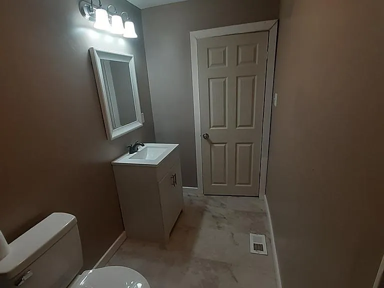907 Cedar St — Photo 14