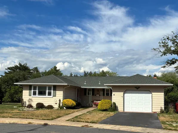 6 Carrazal Court, Toms River, NJ 08757
