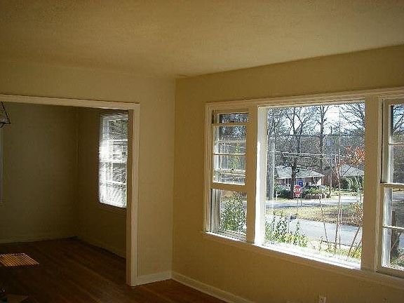 5th image of 545 Kennesaw Dr SE