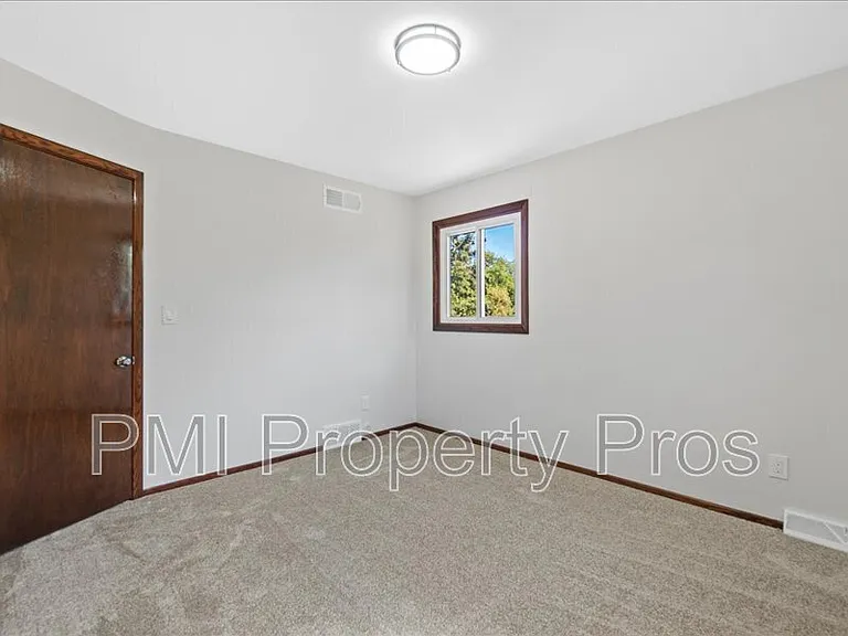 8148 S 88th St — Photo 28