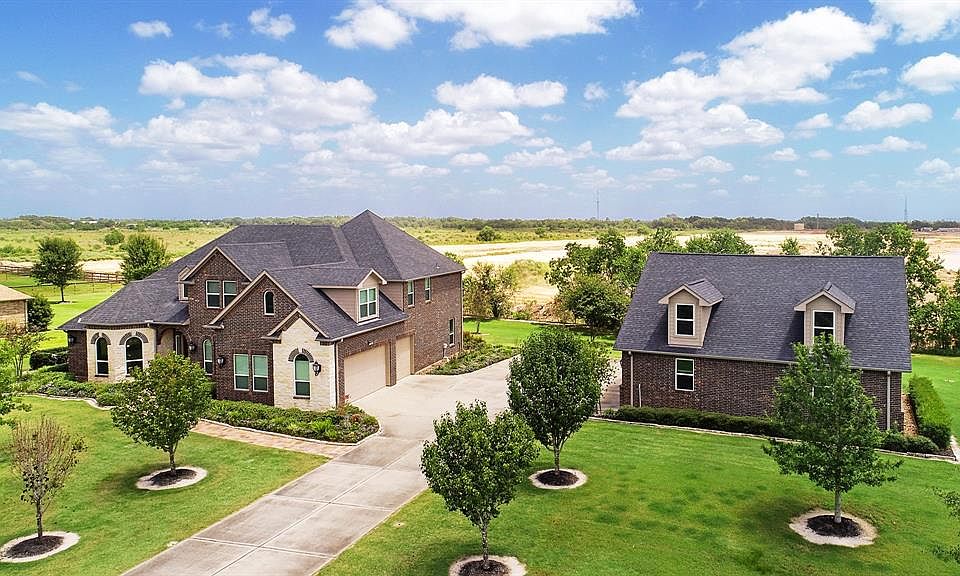 Welcome home to 4816 Shadow Grass Dr.