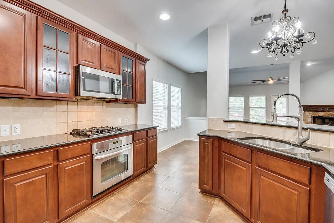 5 bed, 4.0 bath, 3489 sqft, $2,950 — Photo 3