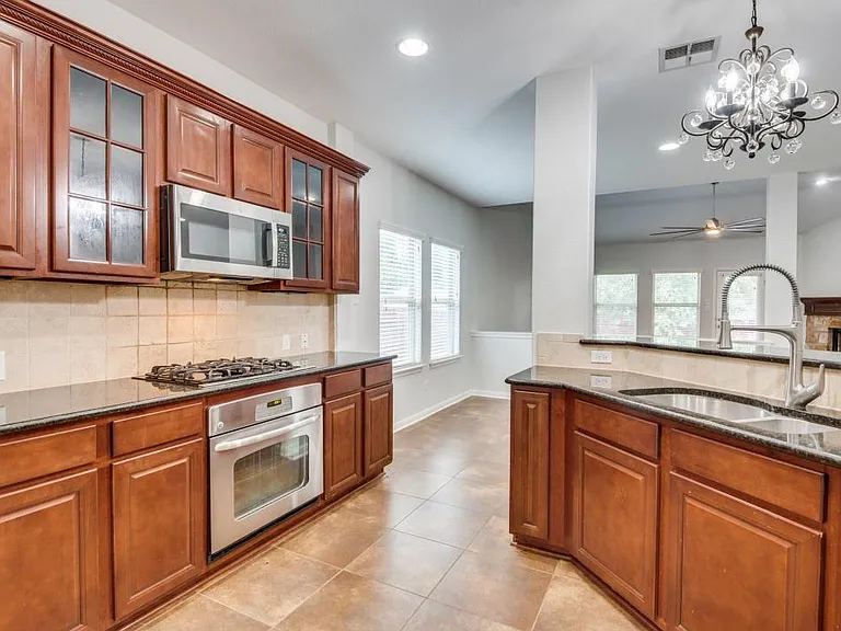 628 Bottle Brush Dr — Photo 3