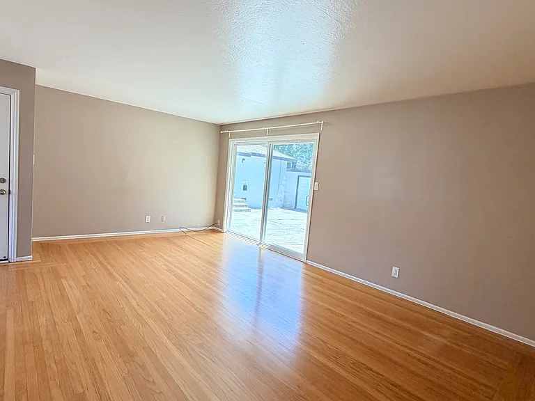 1745 Lexington Ave #1745 — Photo 7