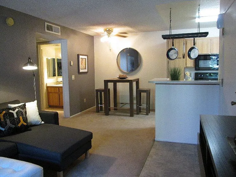 Rancho Sierra Apartments — Photo 14