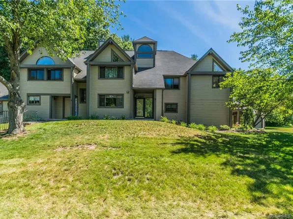 2 Rivermead, Avon, CT 06001