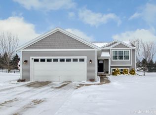 713 Chary Glen Dr NW, Kent City, MI 49330