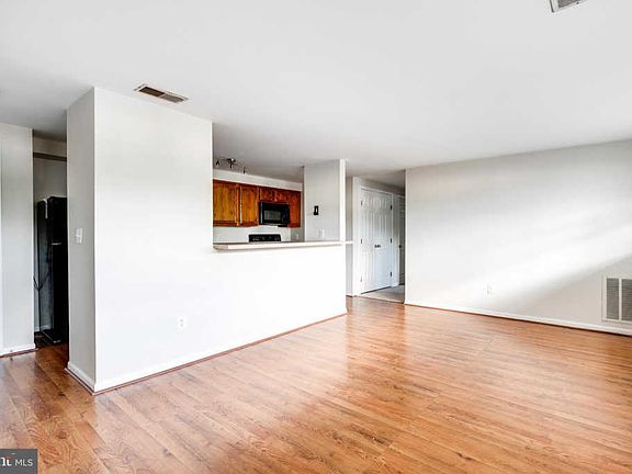 3rd image of 17050 Capri Ln