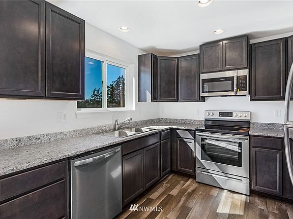 4th image of 585 Finnegan Way