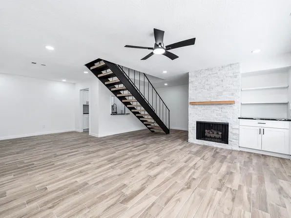 5532 Beverlyhill St APT 1, Houston, TX 77056