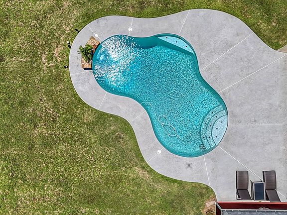 3rd image of 156 Pheasant Dr