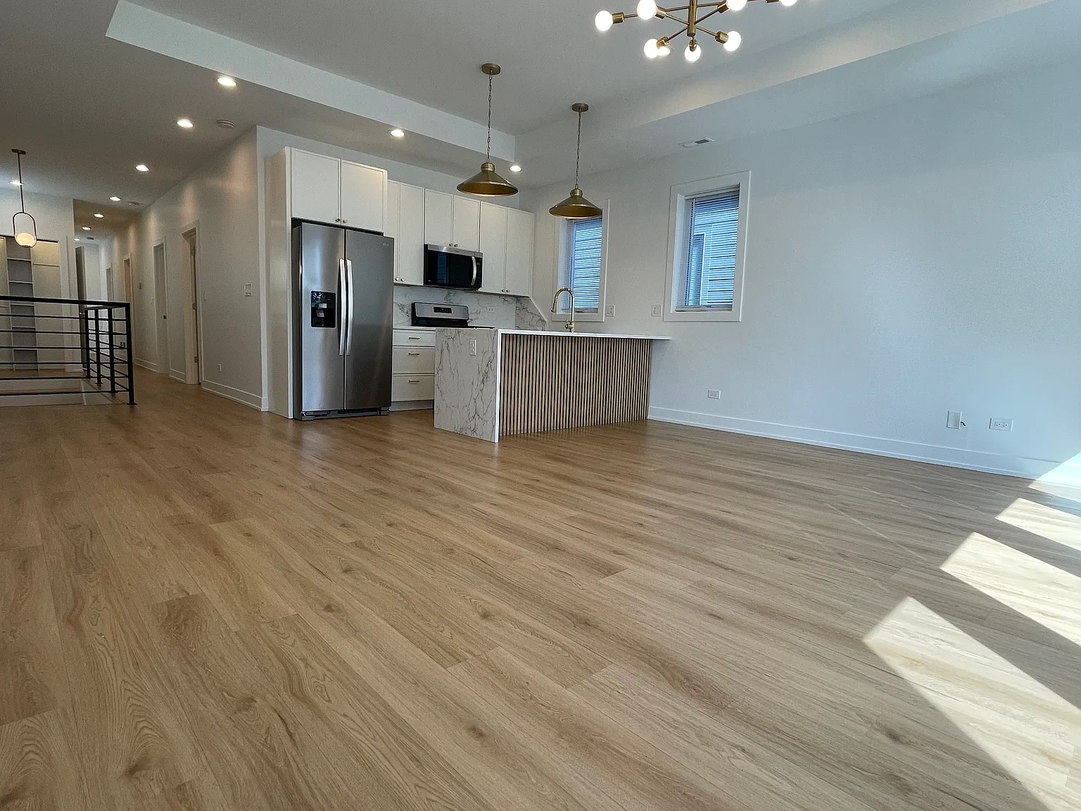 3 bed, 1300 sqft, $2,400 — Photo 2