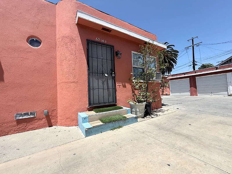 1st image of 6914 1/2 S Main St