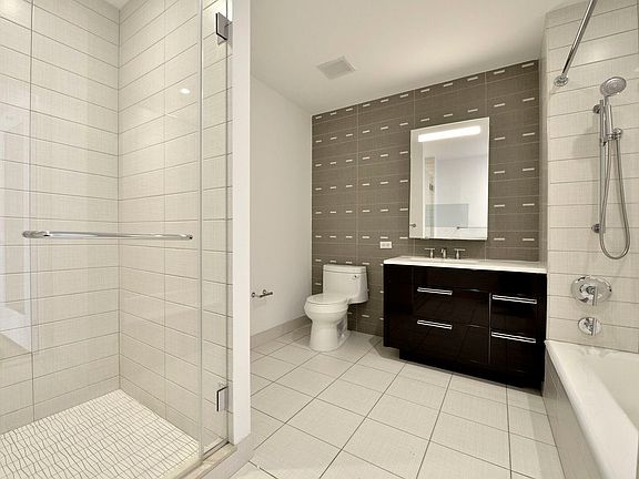 5th image of 227 W 77th St APT 14G