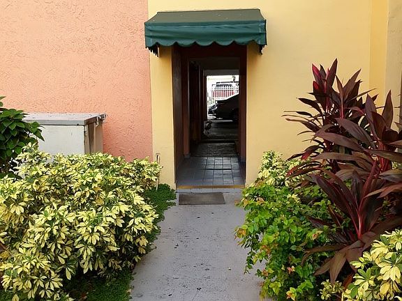 3rd image of 1305 W 26th Pl APT 305
