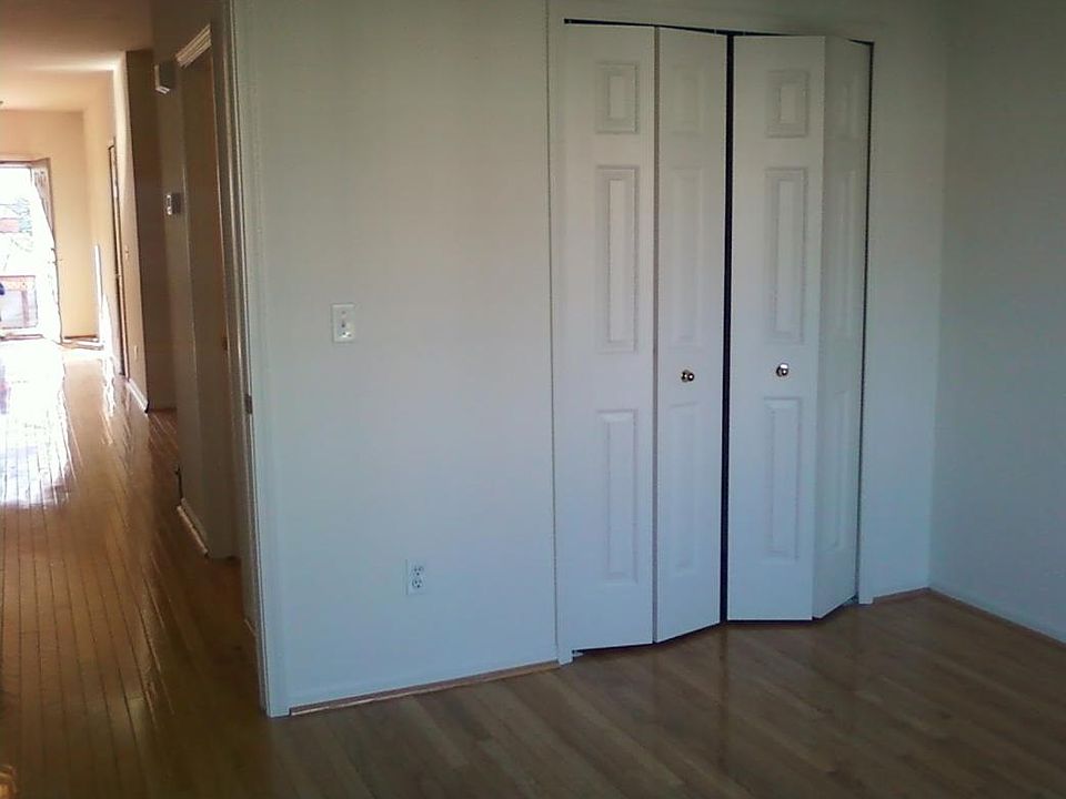 Main Floor Bedroom 1 (2)