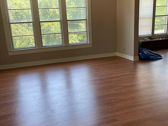 2nd image of 901 W Taylor St