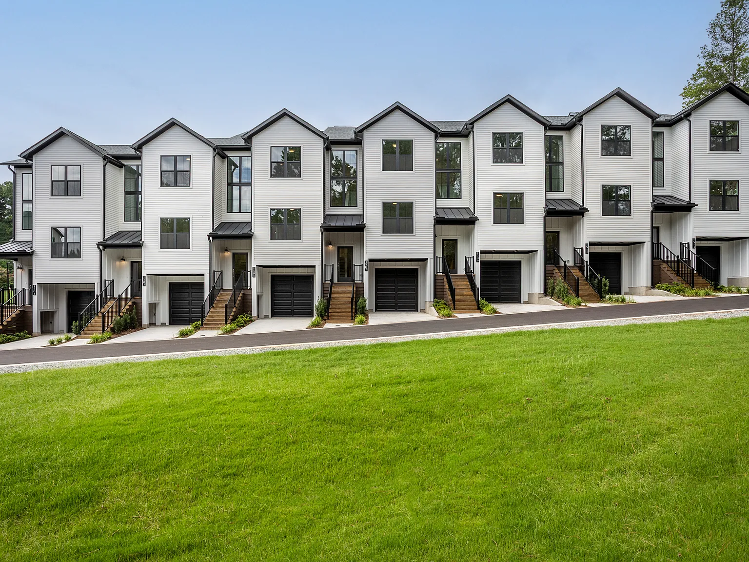 Proximity Pointe Luxury Townhomes — Photo 3
