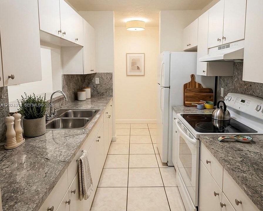 2nd image of 2725 W Okeechobee Rd #17
