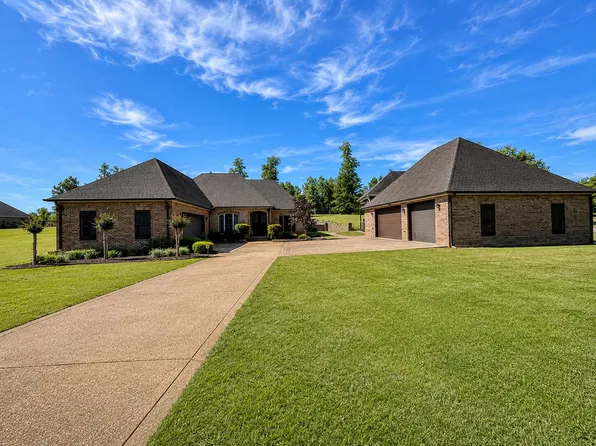 216 Crossridge Cir, Mooreville, MS 38857