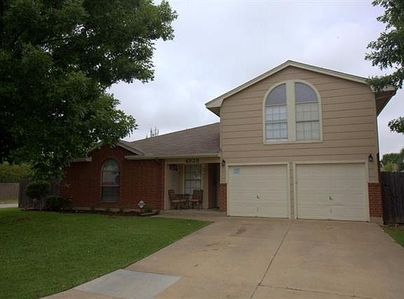3rd image of 4828 Cedar Springs Dr
