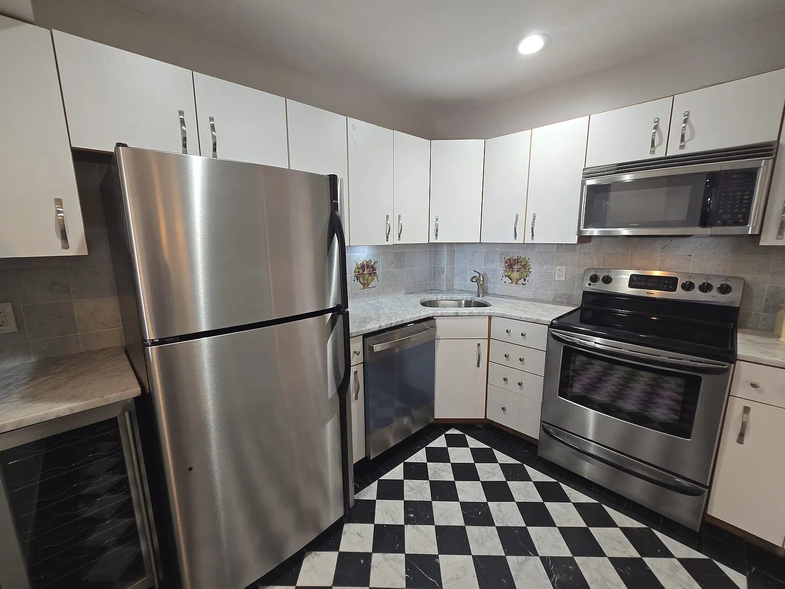 2 bed, 966 sqft, $2,400 — Photo 4