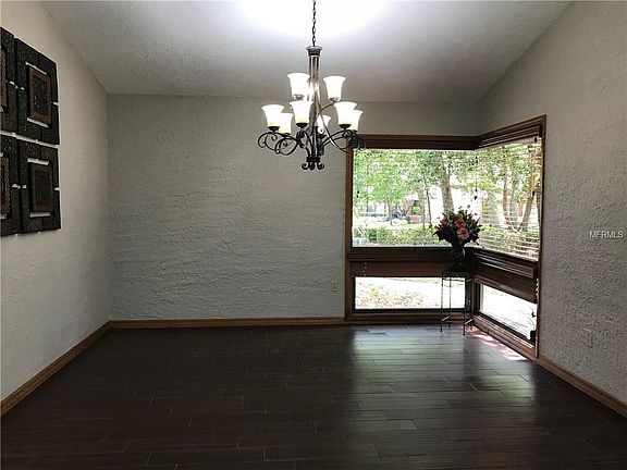 5th image of 334 Amesbury Ct
