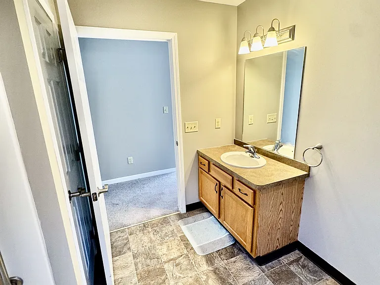 8121 N Main St — Photo 11