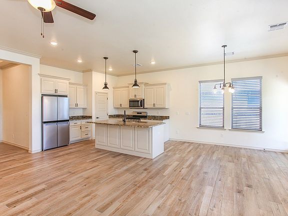 2nd image of 3310 Fenn St