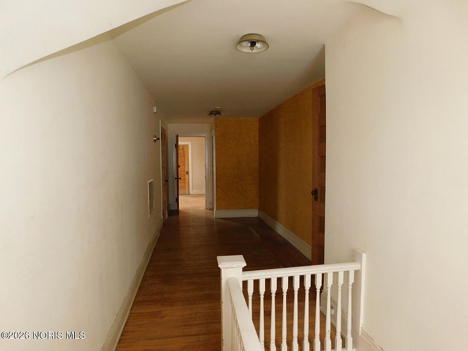 31st image of 2032 Robinwood Ave