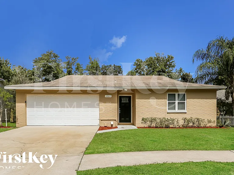 1047 Cove Landing Dr — Photo 1