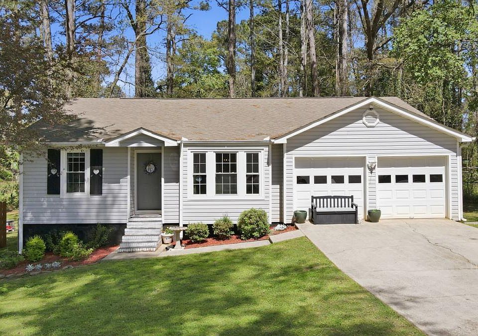 1st image of 90 Chimney Rise Ct