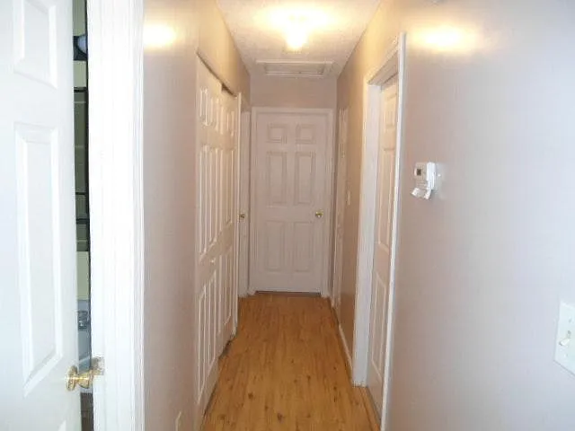 4 bed, 1380 sqft, $1,700 — Photo 3
