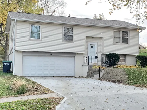 12823 Valley St, Omaha, NE 68144