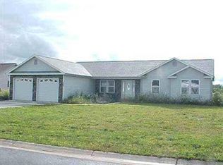 409 N Clearwater Dr, Perry, MI 48872