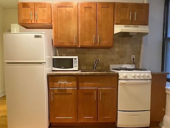 3rd image of 338 E 92nd St #2A